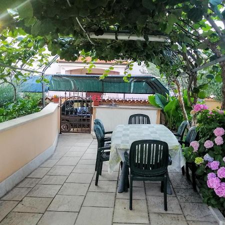 Apartman 100M2, Full Opremljen, Privatni Parking. Pula Exterior photo