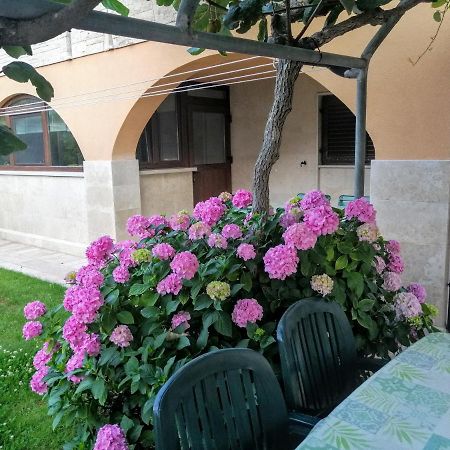 Apartman 100M2, Full Opremljen, Privatni Parking. Pula Exterior photo