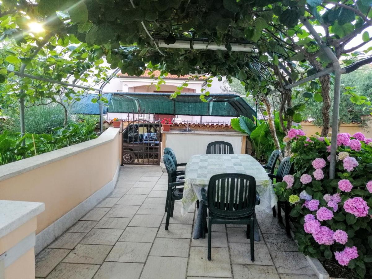 Apartman 100M2, Full Opremljen, Privatni Parking. Pula Exterior photo